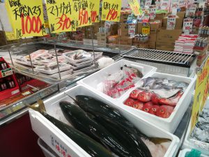 業務スーパーの鮮魚２