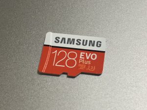 Samsung microSDカード128GB EVOPlus Class10 UHS-I U3の1