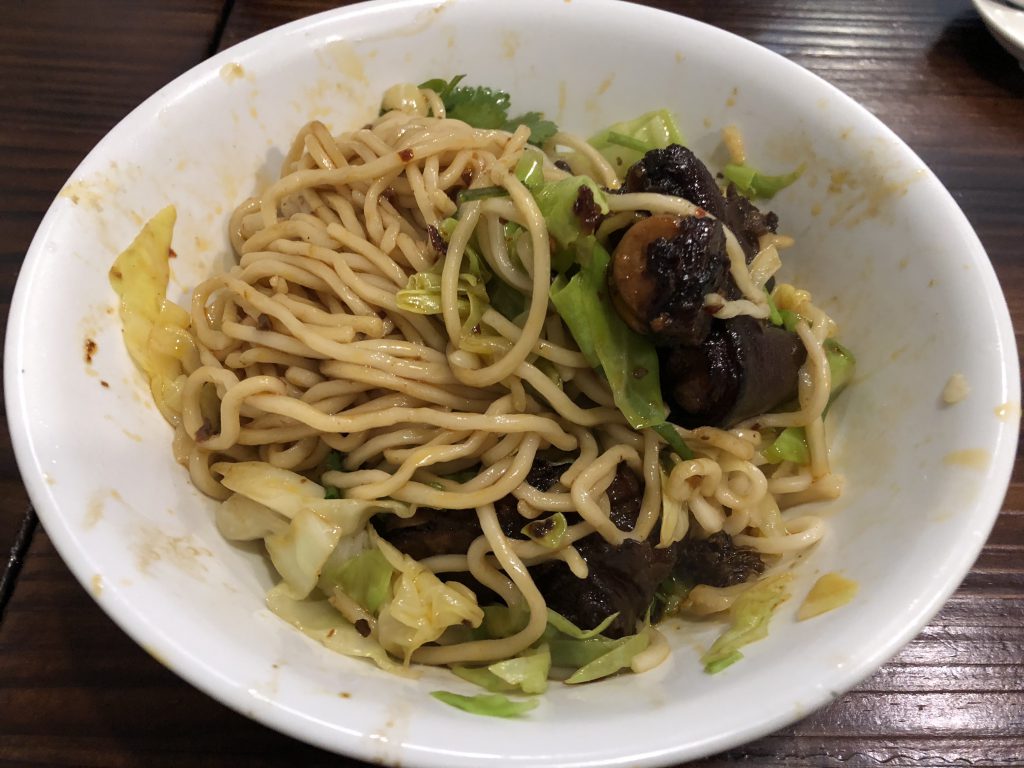 龍鳳祥餃子館の麺2