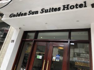 ゴールデンサンスイーツホテル（Golden Sun Suites Hotel）の外観