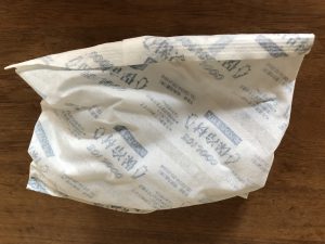 暑さ対策として保冷剤