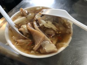 高記生炒魷魚のイカスープ